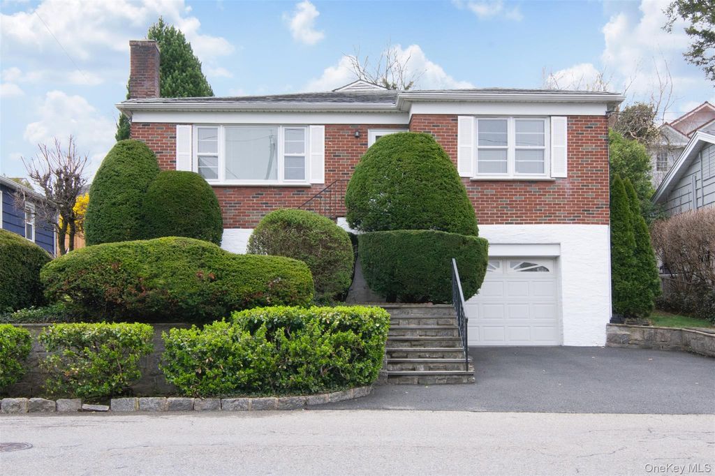34 Deshon Avenue, Bronxville, NY 10708
