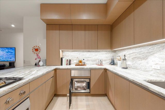 313 W 17th ST 1104, Austin, TX 78701