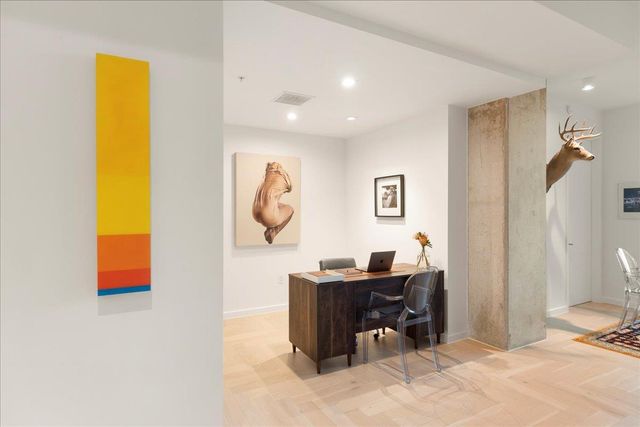 313 W 17th ST 1104, Austin, TX 78701