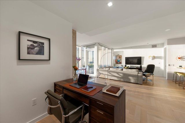 313 W 17th ST 1104, Austin, TX 78701