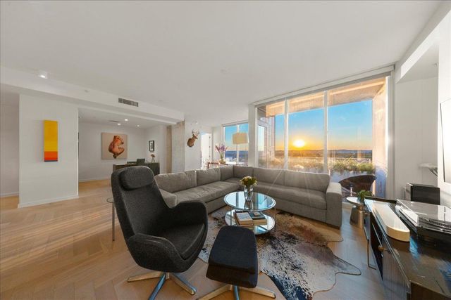 313 W 17th ST 1104, Austin, TX 78701