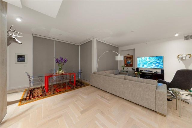 313 W 17th ST 1104, Austin, TX 78701