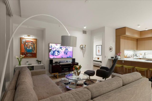 313 W 17th ST 1104, Austin, TX 78701