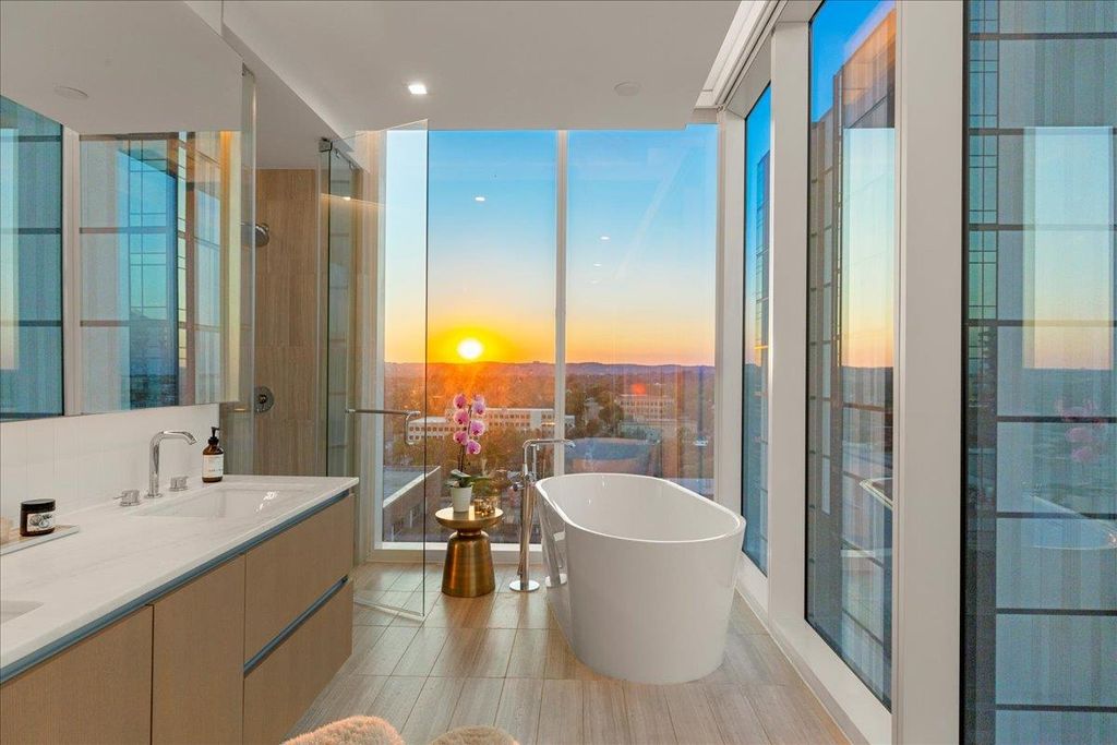 313 W 17th ST 1104, Austin, TX 78701