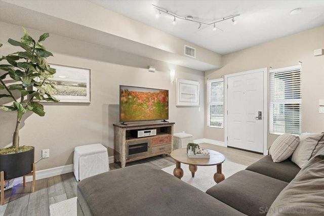 525 11th Avenue 1108, San Diego, CA 92101