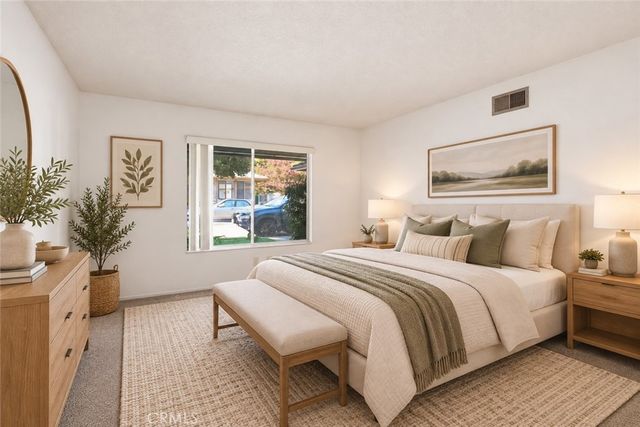 19432 Oak Crossing, Newhall, CA 91321