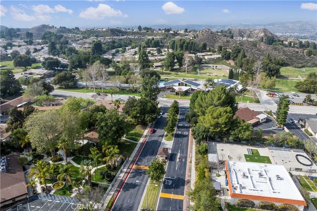 19432 Oak Crossing, Newhall, CA 91321