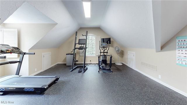 860 W Hill Drive, Gates Mills, OH 44040