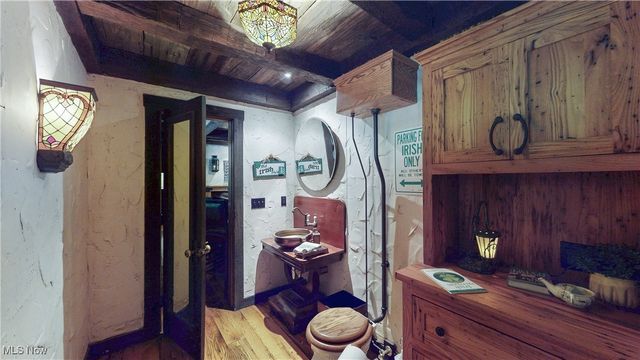 860 W Hill Drive, Gates Mills, OH 44040