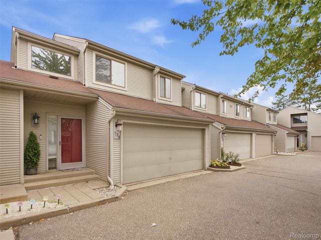 734 Hamilton Court, Rochester Hills, MI 48307