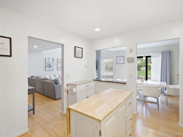734 Hamilton Court, Rochester Hills, MI 48307