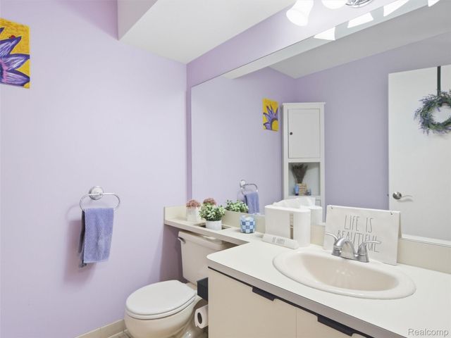 734 Hamilton Court, Rochester Hills, MI 48307