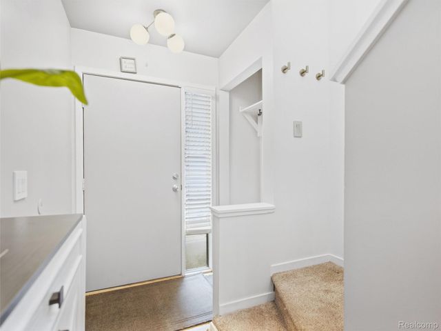 734 Hamilton Court, Rochester Hills, MI 48307