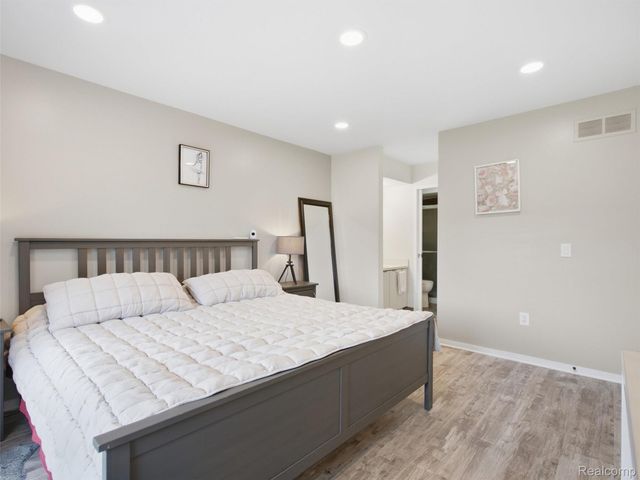 734 Hamilton Court, Rochester Hills, MI 48307