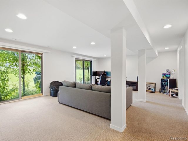 734 Hamilton Court, Rochester Hills, MI 48307