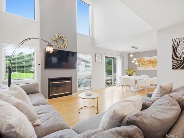 734 Hamilton Court, Rochester Hills, MI 48307