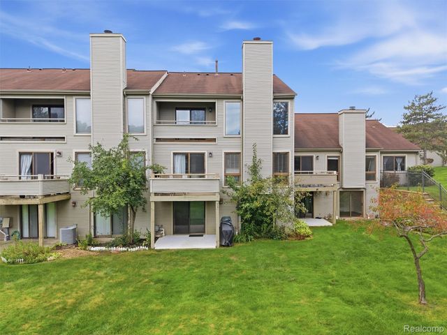 734 Hamilton Court, Rochester Hills, MI 48307