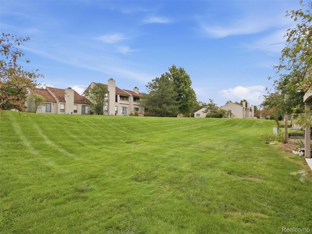 734 Hamilton Court, Rochester Hills, MI 48307