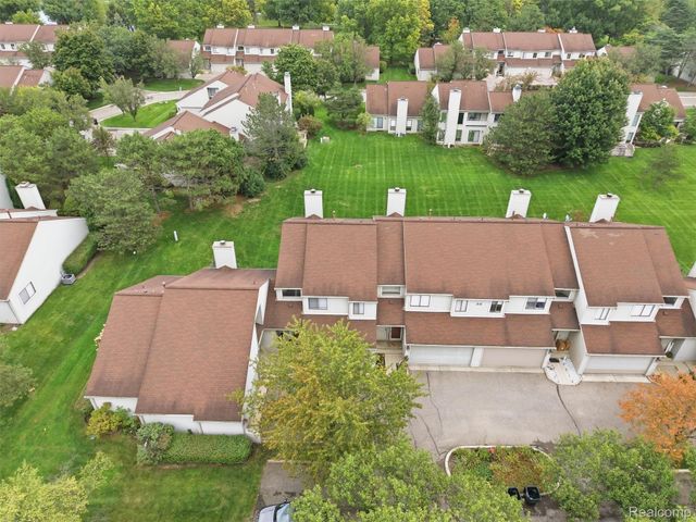 734 Hamilton Court, Rochester Hills, MI 48307