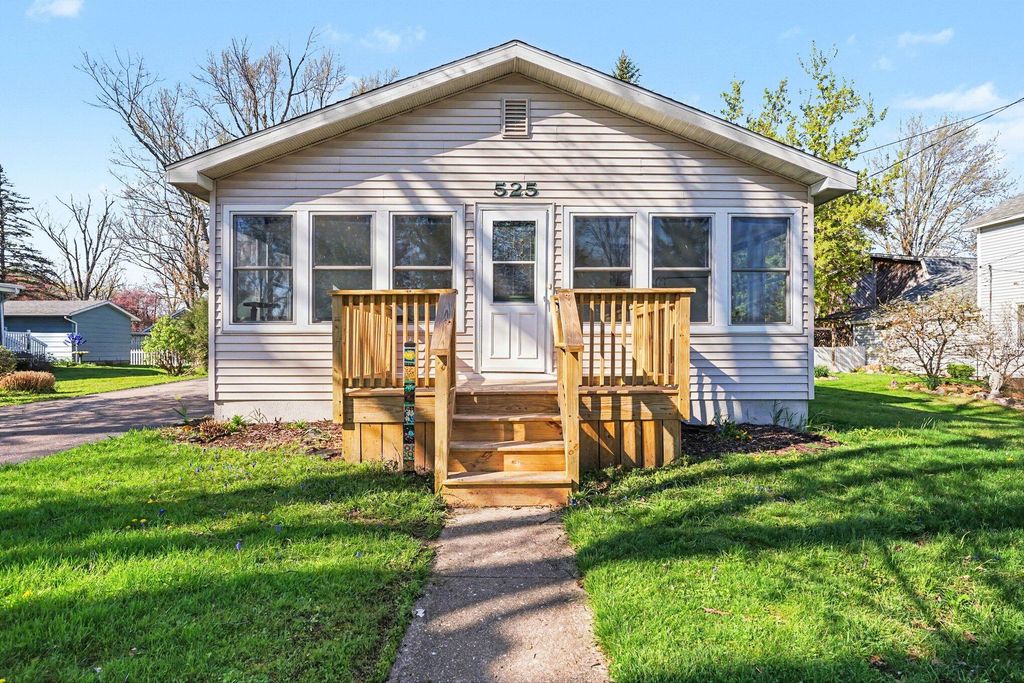 525 Main Street, Coopersville, MI 49404