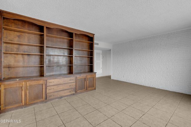 337 Clairemont Road, El Paso, TX 79912