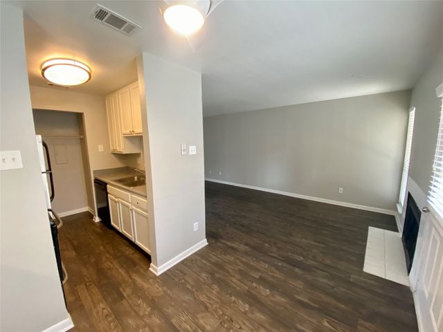 4502 Gaston Avenue 322, Dallas, TX 75246