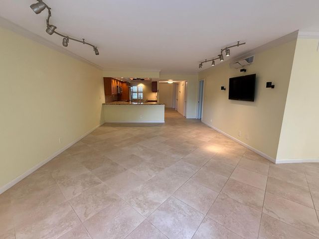 3930 Oaks Clubhouse Drive 408, Pompano Beach, FL 33069