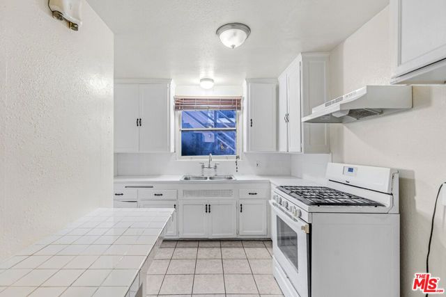 3725 S Victoria Avenue, Los Angeles, CA 90016