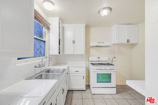 3725 S Victoria Avenue, Los Angeles, CA 90016