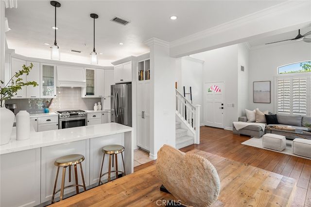 302 Turtle Bay Ln, Costa Mesa, CA 92627