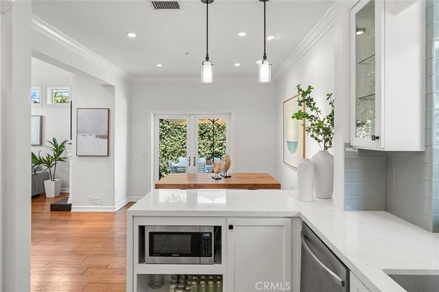 302 Turtle Bay Ln, Costa Mesa, CA 92627