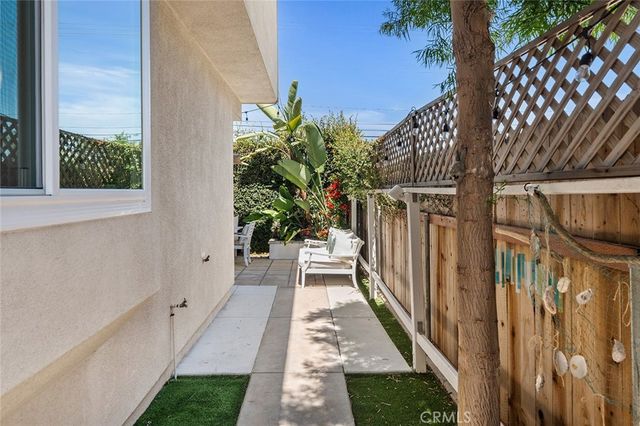 302 Turtle Bay Ln, Costa Mesa, CA 92627
