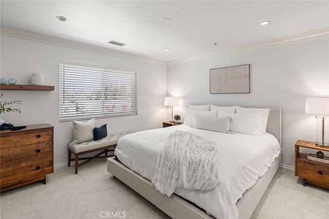302 Turtle Bay Ln, Costa Mesa, CA 92627