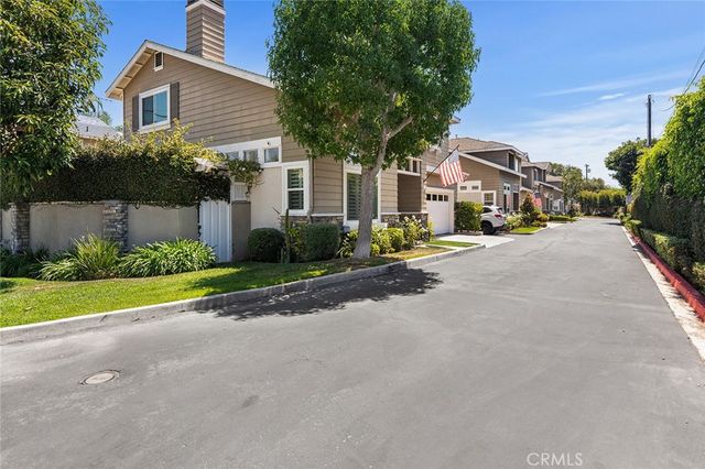 302 Turtle Bay Ln, Costa Mesa, CA 92627