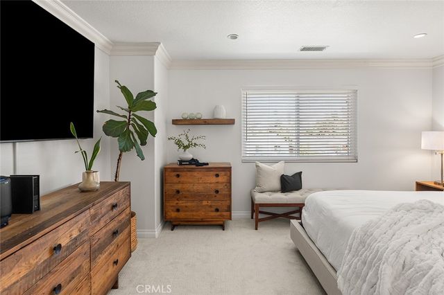 302 Turtle Bay Ln, Costa Mesa, CA 92627