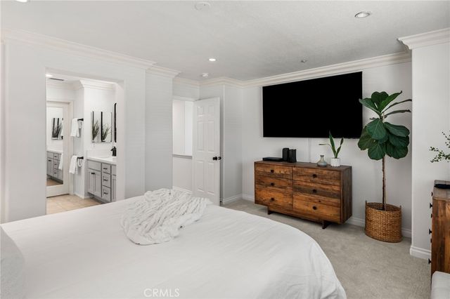 302 Turtle Bay Ln, Costa Mesa, CA 92627