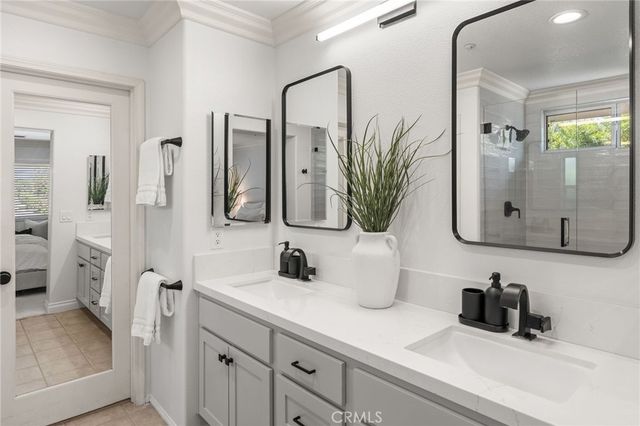 302 Turtle Bay Ln, Costa Mesa, CA 92627