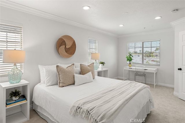 302 Turtle Bay Ln, Costa Mesa, CA 92627