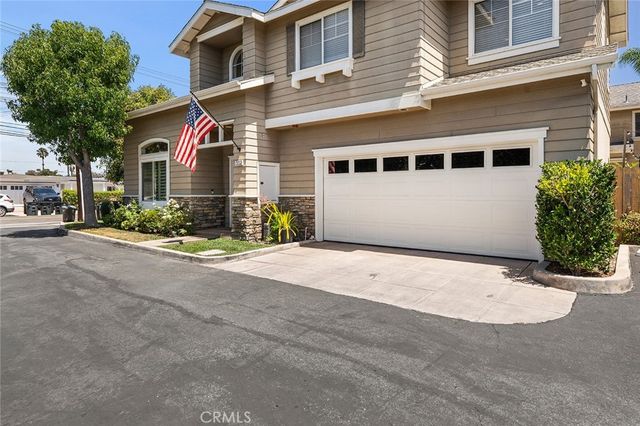 302 Turtle Bay Ln, Costa Mesa, CA 92627