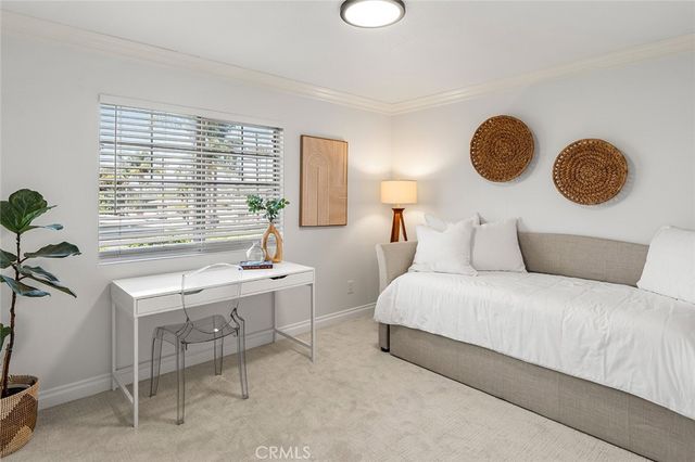 302 Turtle Bay Ln, Costa Mesa, CA 92627
