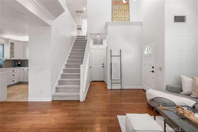 302 Turtle Bay Ln, Costa Mesa, CA 92627