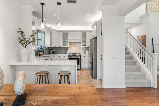 302 Turtle Bay Ln, Costa Mesa, CA 92627