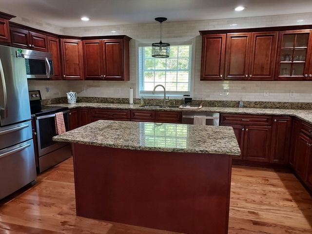 71 Eagle Dr, Dudley, MA 01571