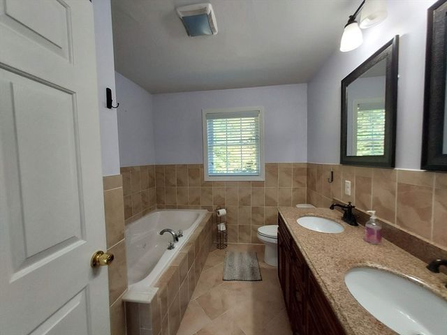 71 Eagle Dr, Dudley, MA 01571