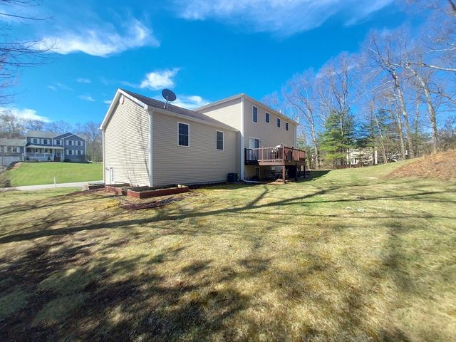 71 Eagle Dr, Dudley, MA 01571