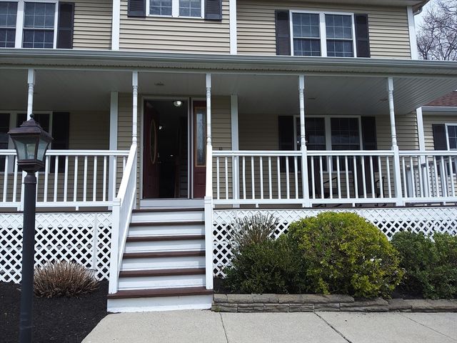 71 Eagle Dr, Dudley, MA 01571