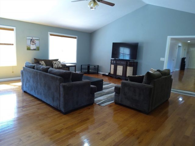 71 Eagle Dr, Dudley, MA 01571