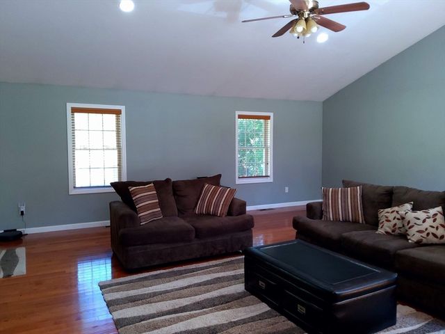 71 Eagle Dr, Dudley, MA 01571
