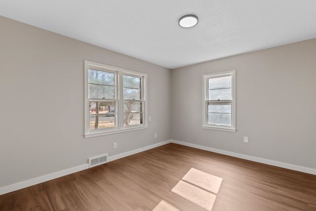 2313 S Volutsia Ave, Wichita, KS 67211