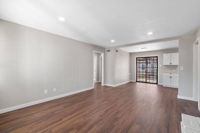 2313 S Volutsia Ave, Wichita, KS 67211